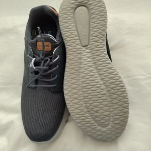 SKECHERS Used Men's gogamat ARCH.  CLASSIC FIT. aAir-Cooled memory foam shoes.